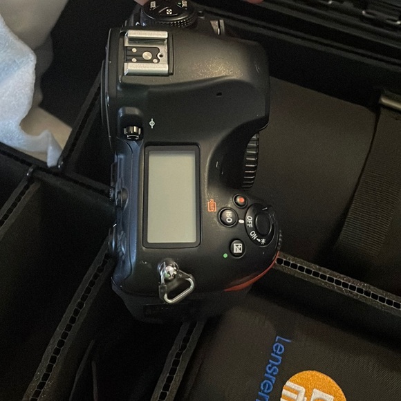 Nikon D850 digital black camera. With battery charger - Picture 5 of 8